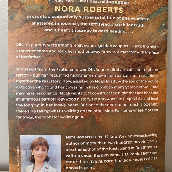 Nora Roberts River’s End - Picture 3 of 7